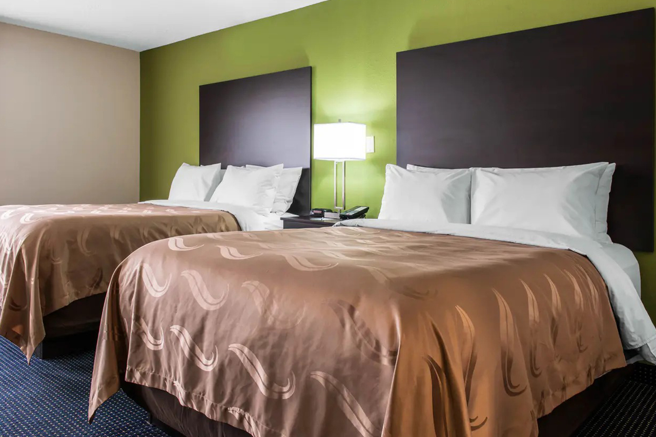 Suite room with two queen beds