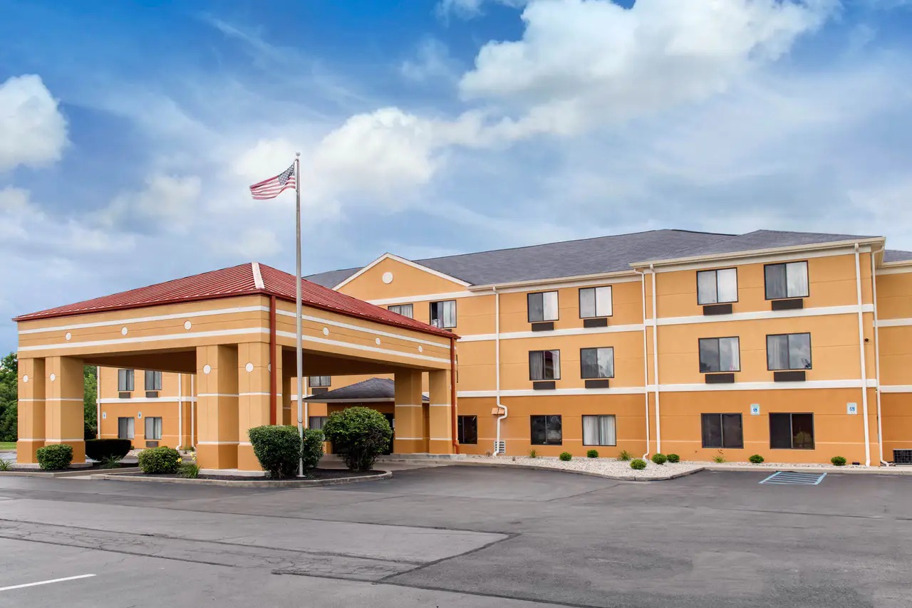 Hotel exterior and entrance