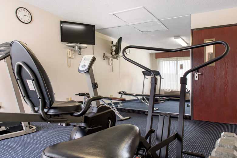 https://qualityinnanderson.com/wp-content/uploads/2017/08/fitness-center-and-exercise-room-quality-inn-anderson-indiana.jpg